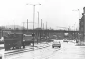 Vy av vägomläggning i samband med brobygget, ca 1975. Man ser Göteborgsvägen och i söder Mölndalsbro eller Kvarnbygatsviadukten.