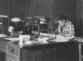 Elin Carbe på kontoret Westanå på Frölundagatan 6/Mölndalsbro 52, år 1931