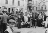 Människor på Gamla Torget 1910