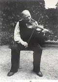 Olof Nilsson spelar fiol