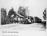 Vykortsfoto, 1902 av Kavlås post- och järnvägsstation.