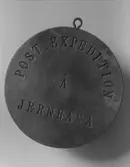 Tjänstebricka för personal, tjänstgörande inom postkupé,
1800-talets slut.