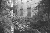 Kvarnfallet 31 i Grevedämmet, hösten 1994. Fabriksbyggnad i tegelsten vid vattendrag.