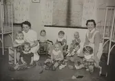 Syster Ingeborg och syster Märta på koltbarnsavdelningen, 1949