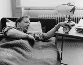 Chauffören, postiljon 11, Gustav Jarneving stiger upp kl 04.43 för
en ny dags arbete. Tjänstgöringen börjar kl 05.00.
Överliggningsrummet ligger i postkontorets Eskilstuna 1 byggnad.