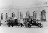 Postbilar utanför huvudpostkontoret i Tianjin (Tientsin), Kina, 1920-talet.