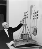 Wilhelm Wilén demonstrerar den optiska telegrafen.