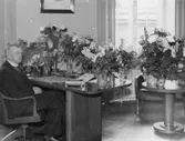 Postdirektör Ernst Ljunggren, postdirektionen Stockholm, vid sin avgång ur tjänsten 1943.