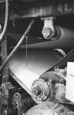 Detalj av en maskin för papperstillverkning, 1980-tal.
Bilden ingår i serie från produktion och interiör på pappersindustrin Papyrus.