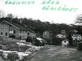 Omgivningen nära kvarteret Körsbäret, 1970-tal. Bostadshus på Slingergatan i Toltorpsdalen, Mölndal.