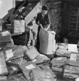 Behandling av avgående post vid postkontoret i Borås, hösten 1957.