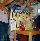 Dagisbarnens egna dockor. Dockteater på Rävekärrs daghem oktober 1988. Fotografi ur album tillhörande Blanka Kaplan.