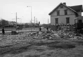 Rivning av byggnad intill E. & K. Karlssons järnhandel vid Gamla Kungsbackavägen i Broslätt, Mölndal.