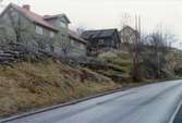 Bostadsbebyggelse sedd från Ryliden i Mölndals Kvarnby på 1970-talet. Till vänster ses huset Roten L11/Royens gata 25, 