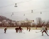 På Mölndals isbana vintern 1965. Fotografi ur album med signatur Siv Mårdberg.