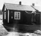 Poststationen i Månsbyn inrättades 1925 och drogs in 1967.