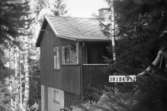 Byggnadsinventering i Lindome 1968. Inseros 1:66.
Hus nr: 301D4012.
Benämning: fritidshus.
Kvalitet: god.
Material: trä.
Tillfartsväg: framkomlig.
Renhållning: soptömning.