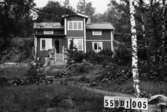 Byggnadsinventering i Lindome 1968. Ingemantorp 2:32.
Hus nr: 559D1005.
Benämning: permanent bostad och redskapsbod.
Kvalitet, bostadshus: god.
Kvalitet, redskapsbod: mindre god.
Material: trä.
Tillfartsväg: framkomlig.
Renhållning: soptömning.