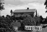 Byggnadsinventering i Lindome 1968. Gastorp 1:65.
Hus nr: 560D3002.
Benämning: permanent bostad och redskapsbod.
Kvalitet: god.
Material: trä.
Tillfartsväg: framkomlig.
Renhållning: soptömning.