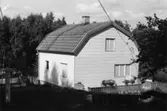 Byggnadsinventering i Lindome 1968. Fagered 2:20.
Hus nr: 560D4006.
Benämning: permanent bostad, gäststuga och redskapsbod.
Kvalitet, bostadshus: mycket god.
Kvalitet, övriga: god.
Material, bostadshus: eternit.
Material, gäststuga: trä.
Material, redskapsbod: sten, trä.
Tillfartsväg: framkomlig.
Renhållning: soptömning.