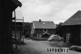 Byggnadsinventering i Lindome 1968. Fagered 2:44.
Hus nr: 560D4013.
Benämning: permanent bostad, två ladugårdar och två arbetsbodar.
Kvalitet, bostadshus: mycket god.
Kvalitet, ladugårdar: god, dålig.
Kvalitet, arbetsbodar: god.
Material, bostadshus: trä, tegelpapp.
Material, övriga: trä.
Övrigt: skjul kvalitet 0.
Tillfartsväg: framkomlig.