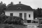 Byggnadsinventering i Lindome 1968. Berget 1:12.
Hus nr: 569C4014.
Benämning: permanent bostad och garage.
Kvalitet: god.
Material: trä.
Tillfartsväg: framkomlig.
Renhållning: soptömning.