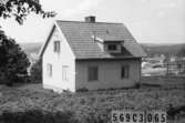 Byggnadsinventering i Lindome 1968. Lindome 9:1.
Hus nr: 569C4065.
Benämning: permanent bostad.
Kvalitet: god.
Material: trä.
Tillfartsväg: framkomlig.
Renhållning: soptömning.
