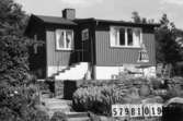 Byggnadsinventering i Lindome 1968. Lindome 2:12.
Hus nr: 579B1019.
Benämning: fritidshus och redskapsbod.
Kvalitet: god.
Material: trä.
Tillfartsväg: framkomlig.
Renhållning: soptömning.
