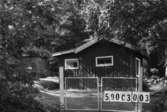 Byggnadsinventering i Lindome 1968. Torvmossared 1:20.
Hus nr: 590C3003.
Benämning: fritidshus och redskapsbod.
Kvalitet: mindre god.
Material: trä.
Tillfartsväg: framkomlig.