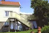 Bostadshus med altan från sydväst. Forsåker 1:93.