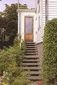 Dörr och stentrappa på funkisvilla. Forsåker 1:49.