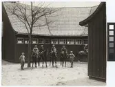 Stallbyggnad vid Järva
Exteriör, ryttare till häst