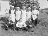 Gruppbild av kökspersonalen vid bröllop, Stenäs.