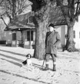 Alby gård
Man med hund
Exteriör
