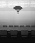 Landsstatshus
Interiör, ljusinsläpp från fönster ovanför sammanträdesbord