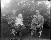 Folkskollärare Algot Carlsson med familj, Hobergs skola.