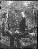 Botaniska Trädgården (naturparken). Med en kamrat i Naturparken.