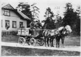 Dals-Ed, Handelsresanden Lorentz Elow startar en affärsresa omkr. 1910.