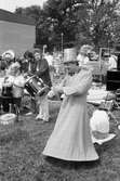 Marknad och musikuppträdande på Stretered i Kållered, år 1984. Fotografi taget av Harry Moum, HUM, Mölndals-Posten.