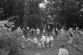 Midsommarfirande i Bunketorp, Lindome, år 1984.

För mer information om bilden se under tilläggsinformation.