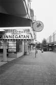 Kvarteret Hajen vid Frölundagatan i Mölndal, år 1984.
Fotografi taget av Harry Moum, HUM, Mölndals-Posten.