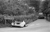 Bilvrak i korsningen Gamla Riksvägen-Kyrkbacken i Kållered, år 1984.

För mer information om bilden se under tilläggsinformation.