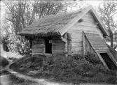 Källarbod - nu på friluftsmuseet Disagården - på ursprunglig plats, Stora Källbo, Tensta socken, Uppland