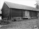 Loge - nu på friluftsmuseet Disagården - på ursprunglig plats, Gråmuren, Björklinge socken, Uppland