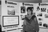 Föreningarnas dag i Kållered, år 1984. Studieförbundet vuxenskolan, Yvonne Andersson, Kållered. Arbetade på Stretereds vårdhem och var cirkelledare hos Studieförbundet vuxenskolan.

För mer information om bilden se under tilläggsinformation.
