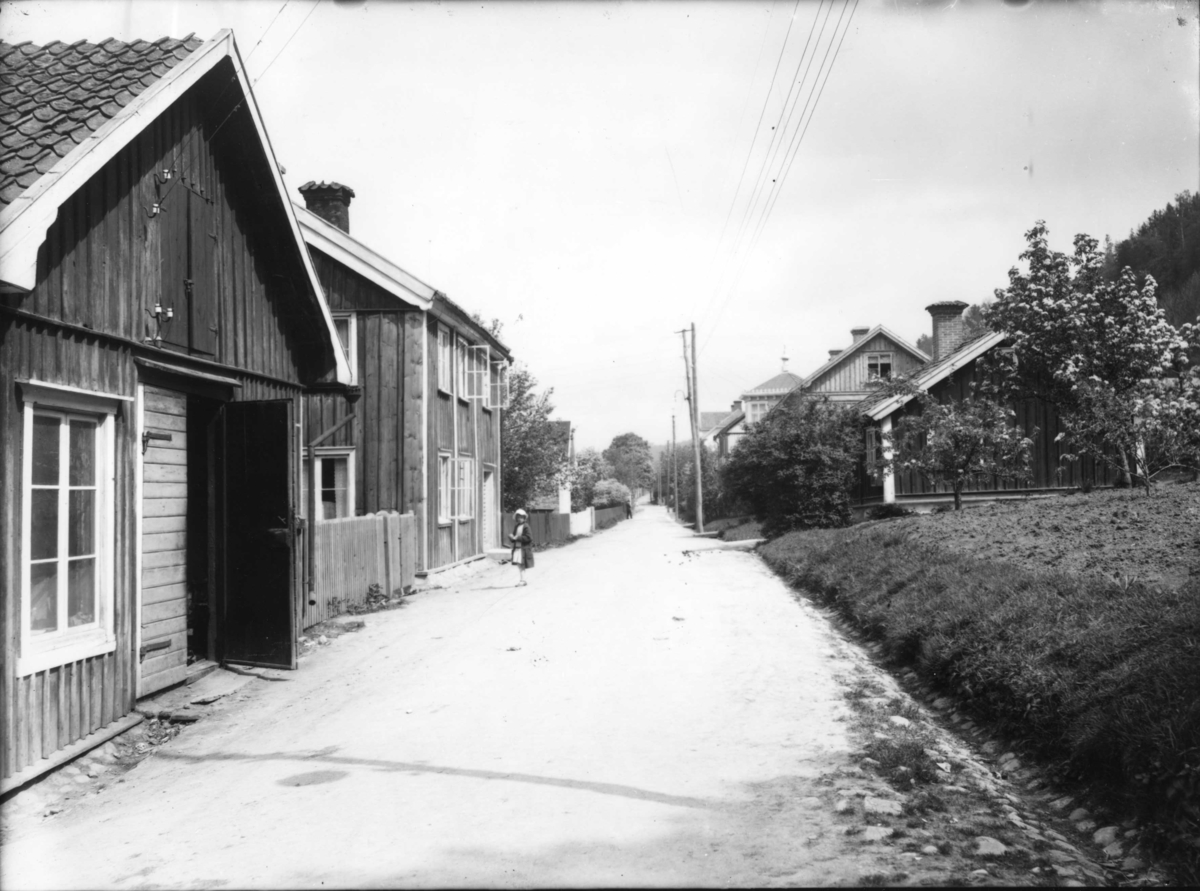 Calla Helena Sundbeck, The Mountain Street, from the Church and the North. J A Johanssons, later John Nilsson, a sheet metal warehouse on the left - the last remains of Granlund’s wagon factory.