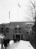 Porten vid Trädgårdsgatan. Mannen till höger Frans Lindqvist.