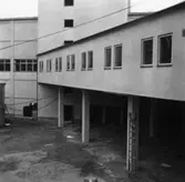 Lagerbyggnad 110 och 111 under uppbyggnad på Papyrus fabriksområde, 20/8-1946.