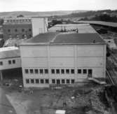 Lagerbyggnad 110 och 111 under uppbyggnad på Papyrus fabriksområde, 20/8-1946.