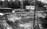 Lagerbyggnad 110 och 111 under uppbyggnad på Papyrus fabriksområde, 24/9-1945.